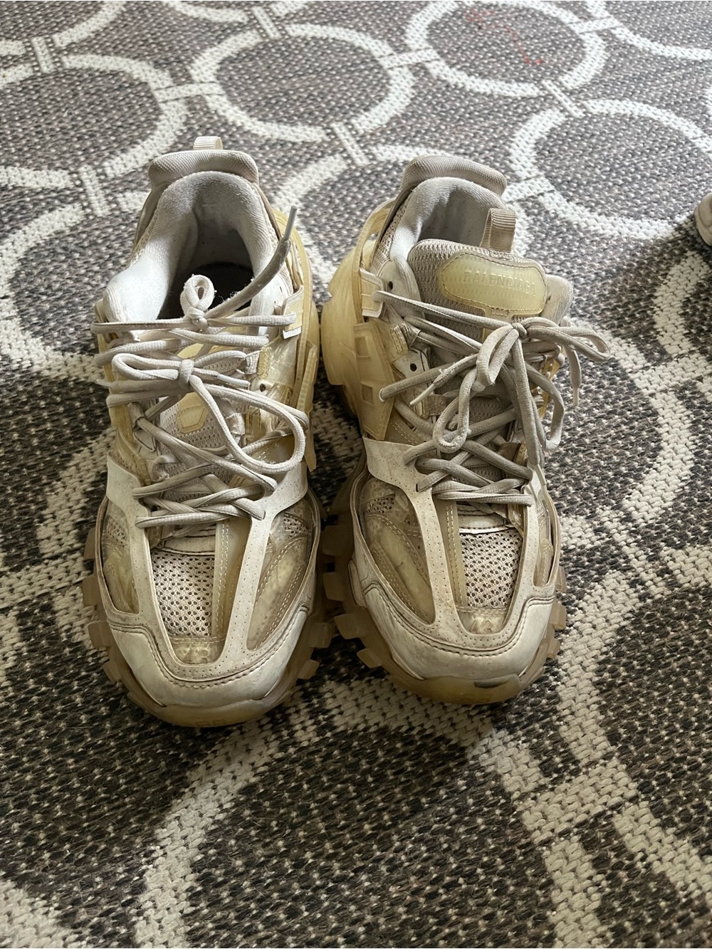 Balenciaga Off-White Beige Low-Top Sneaker